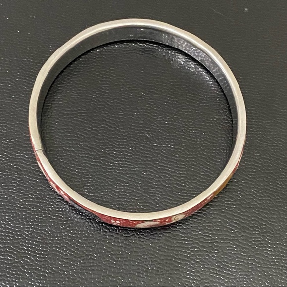 Vintage Unsigned Enamel Inlay Mother of Pearl and Shell Bangle Bracelet - Picture 7 of 13